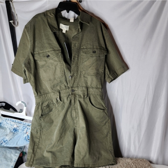 Universal Thread Women's Short Sleeve Olive Green Jumpsuit Collared Romper - 14 - Picture 4 of 16